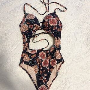 Shade & Shore cut-out one-piece. Worn once. Medium